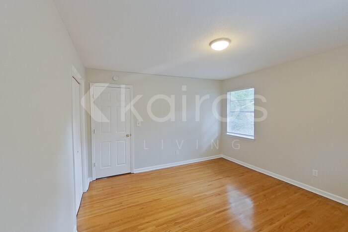 Building Photo - 5169 Beacon Dr