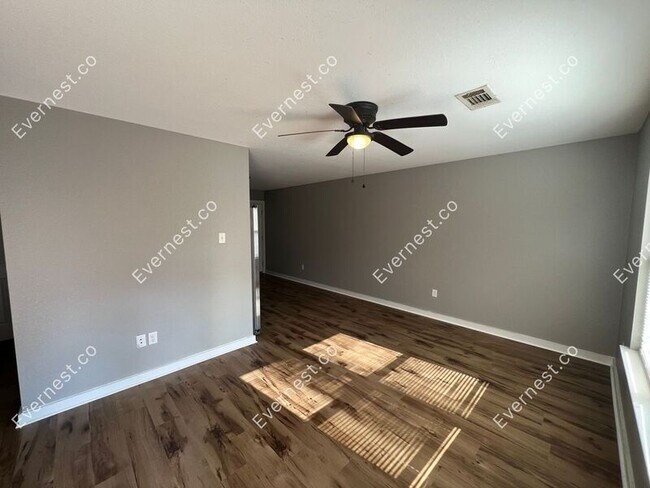 Building Photo - 1413 Hardy St