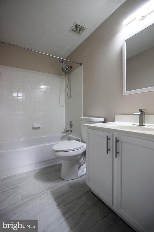 Building Photo - 243 Winter Walk Dr