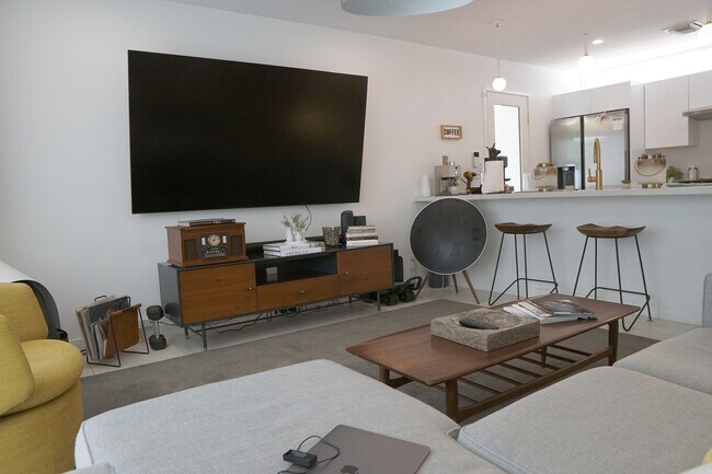 Building Photo - 2900 N Chuperosa Rd