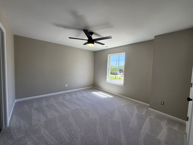 Building Photo - Lillie B Townhomes