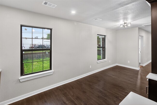 Building Photo - 428 Van Molan St