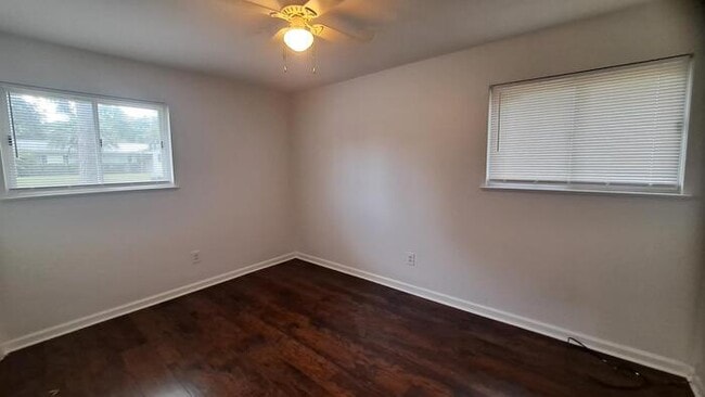 Building Photo - 8505 Lyn Ave