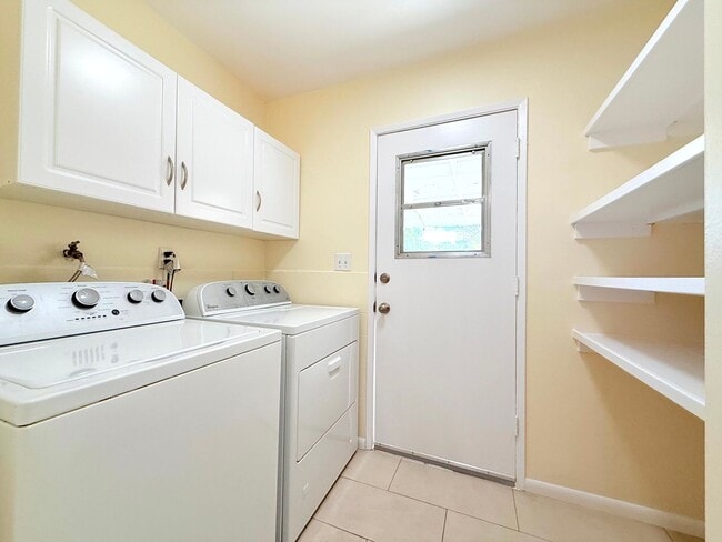 Building Photo - Beautiful Renovated Spacious 4 Bed - 2 Bath Home in West Hills