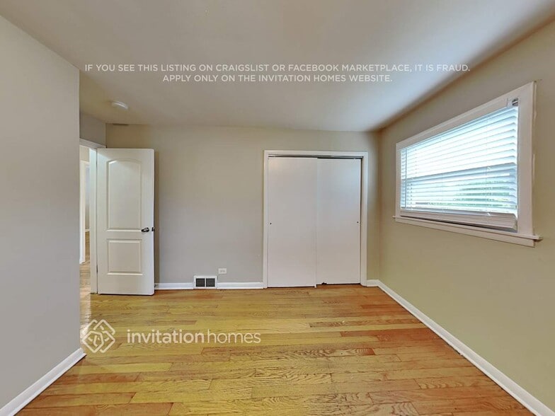 Building Photo - 10111 S 53rd Ave