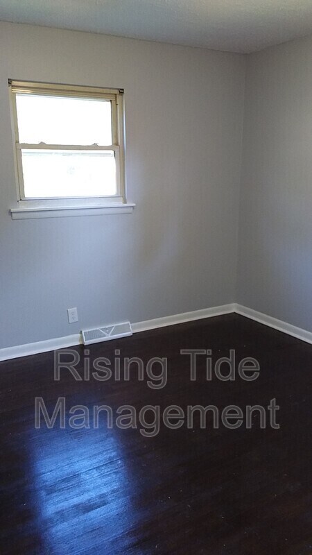 Building Photo - 948 Longview Cir