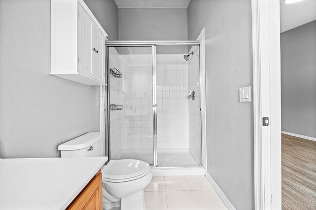 Building Photo - 9663 Lago Dr