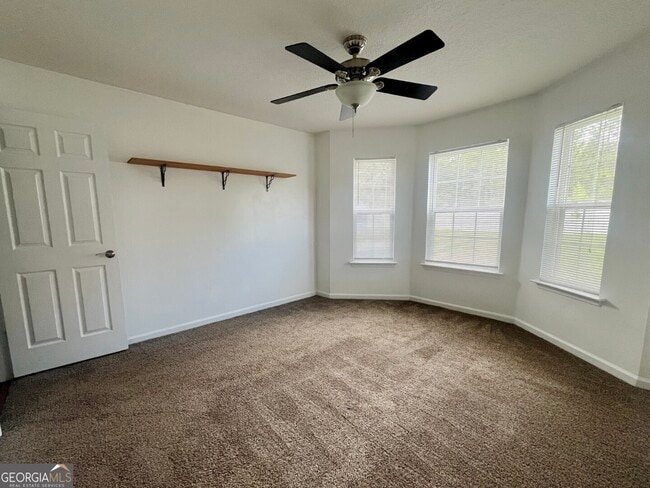 Building Photo - 435 Creekside Dr
