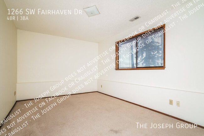 Building Photo - 1266 SW Fairhaven Dr
