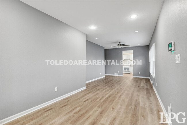 Building Photo - 1100 Waverly Ave