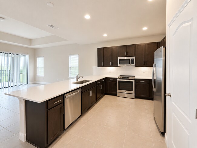 Building Photo - Spacious 5-Bedroom with 4.5 Baths at 176 Mitchell's Manor, Haines City!