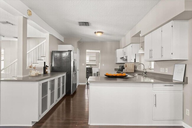 Building Photo - 742 N Westmoreland Dr