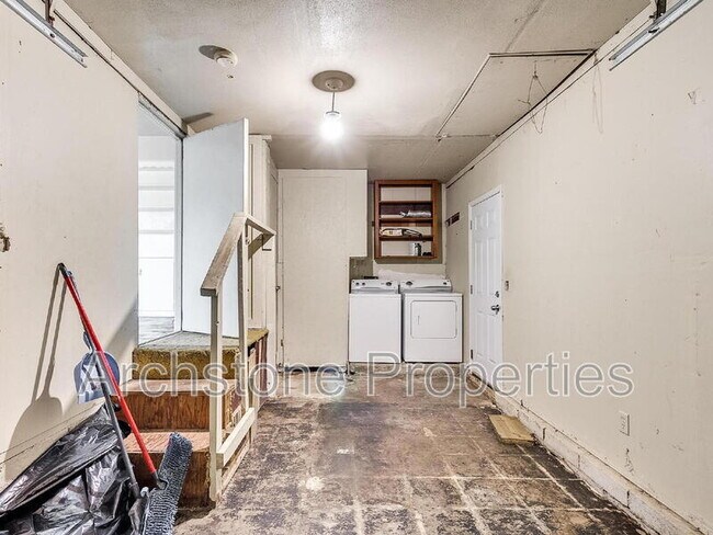 Building Photo - 1614 SW 41st St