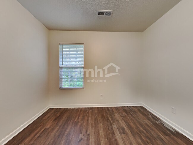 Building Photo - 2210 Sawmill Trace Ln
