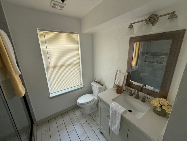 Building Photo - $200 off your move in by 10/1!  Completely...