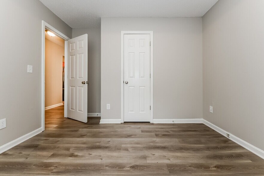 Building Photo - 5467 Sapphire Cir