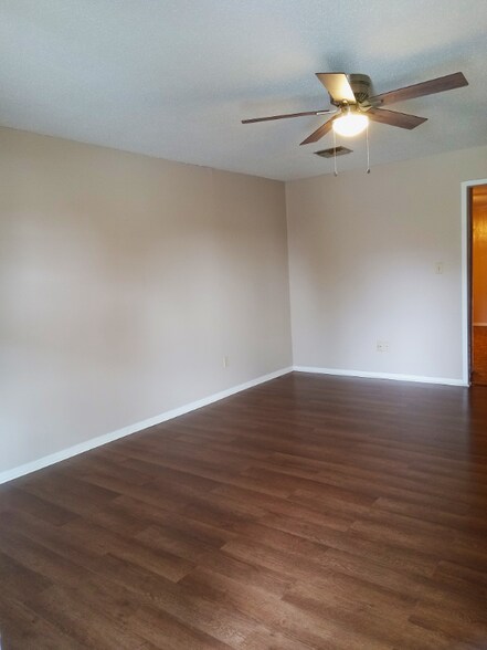Building Photo - 912 Cottonwood St