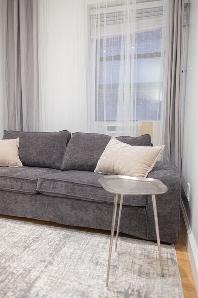 Building Photo - 230 W 113th St