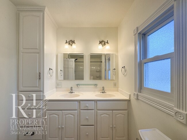 Building Photo - 50% OFF FIRST MONTHS RENT!! Timeless Vintage Home with Bonus Office, Expansive Yard & A/C