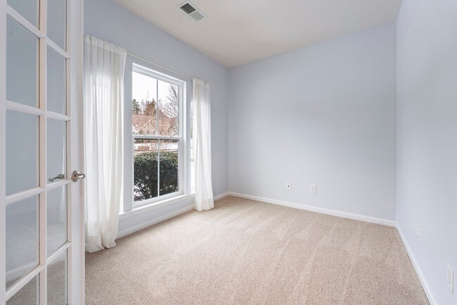 Building Photo - 586 Harrison Dr NW