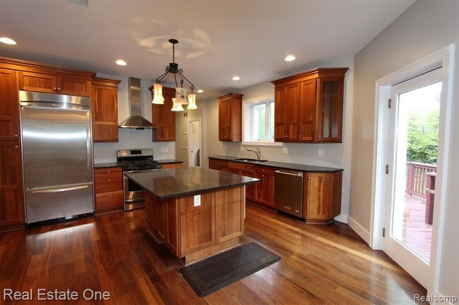 Building Photo - 1090 Oakwood Dr