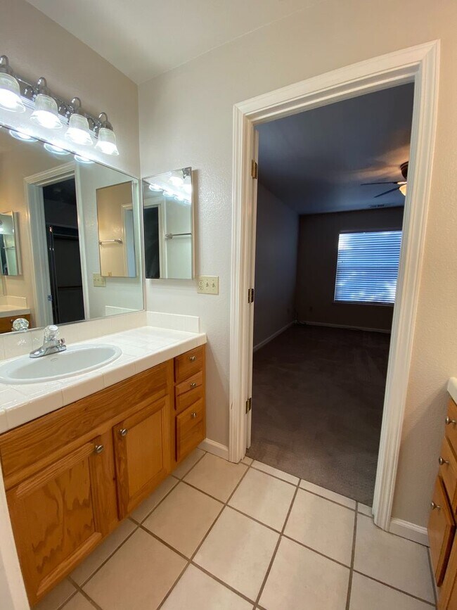 Building Photo - york2111