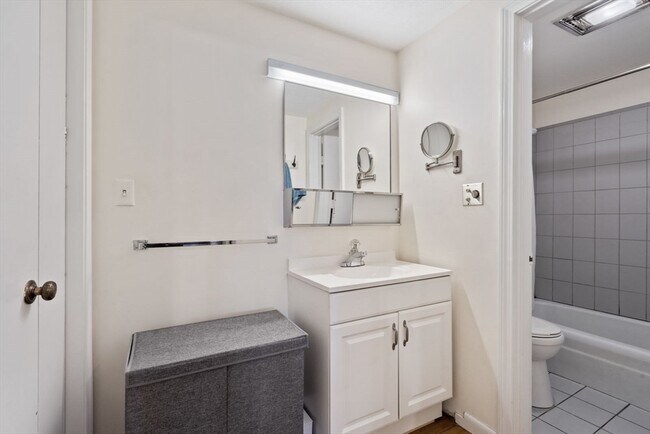 Building Photo - 260 Beacon St