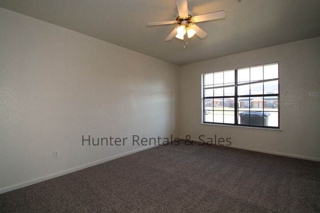 Building Photo - Move in Today!