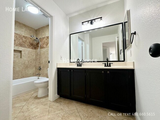 Building Photo - 2640 E Mallory St