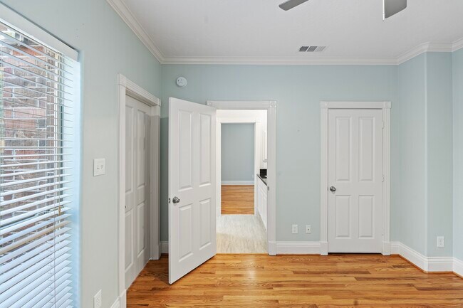 Building Photo - 4742 Post Oak Timber Dr