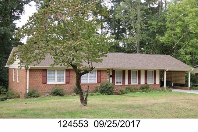 Primary Photo - Great 3 Bedroom Brick Ranch Style House lo...