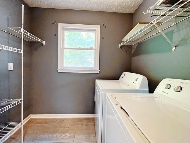 Building Photo - 3060 Oak Meadow Dr