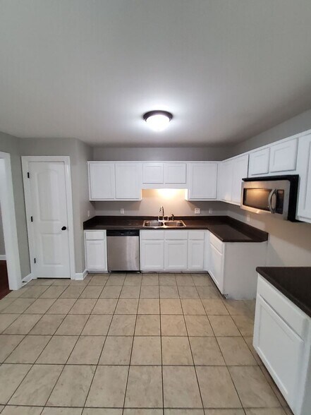 Building Photo - 3850 Farm Gate Cove