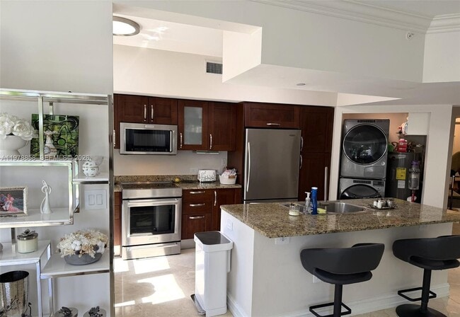 Building Photo - 20000 E Country Club Dr