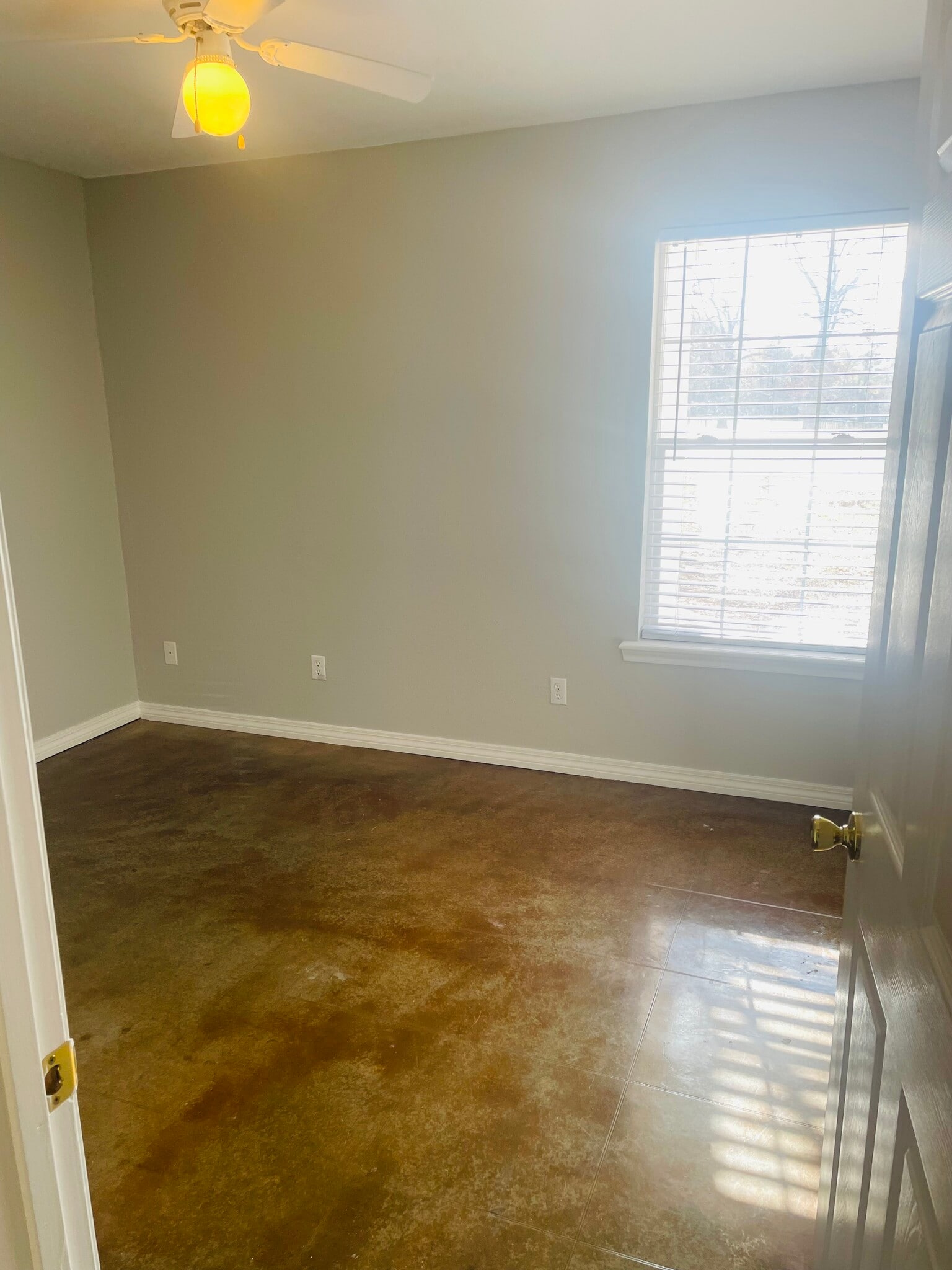 Building Photo - 126 Peavine Rd