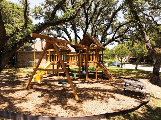 Building Photo - Spacious Cul De Sac Location Surrounded by...