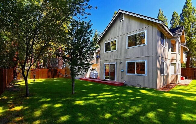 Building Photo - 1654 Plateau Cir