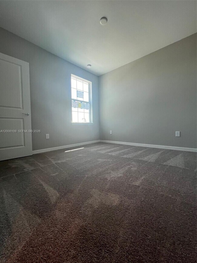 Building Photo - 12222 SW Myrtle Oak Dr