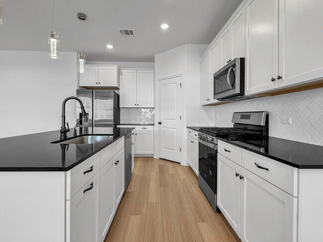 Building Photo - 2608 Emerson Trl