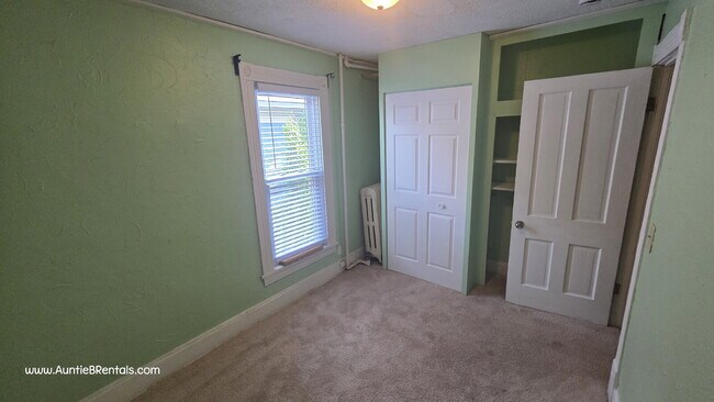 Building Photo - Freshly painted 4 bed Duplex in South Minn...