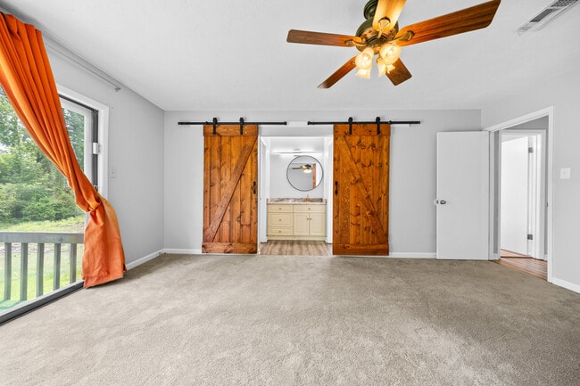 Building Photo - 210 Hillbrook Dr