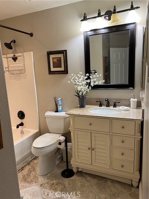 Building Photo - 10 Mansera Pl