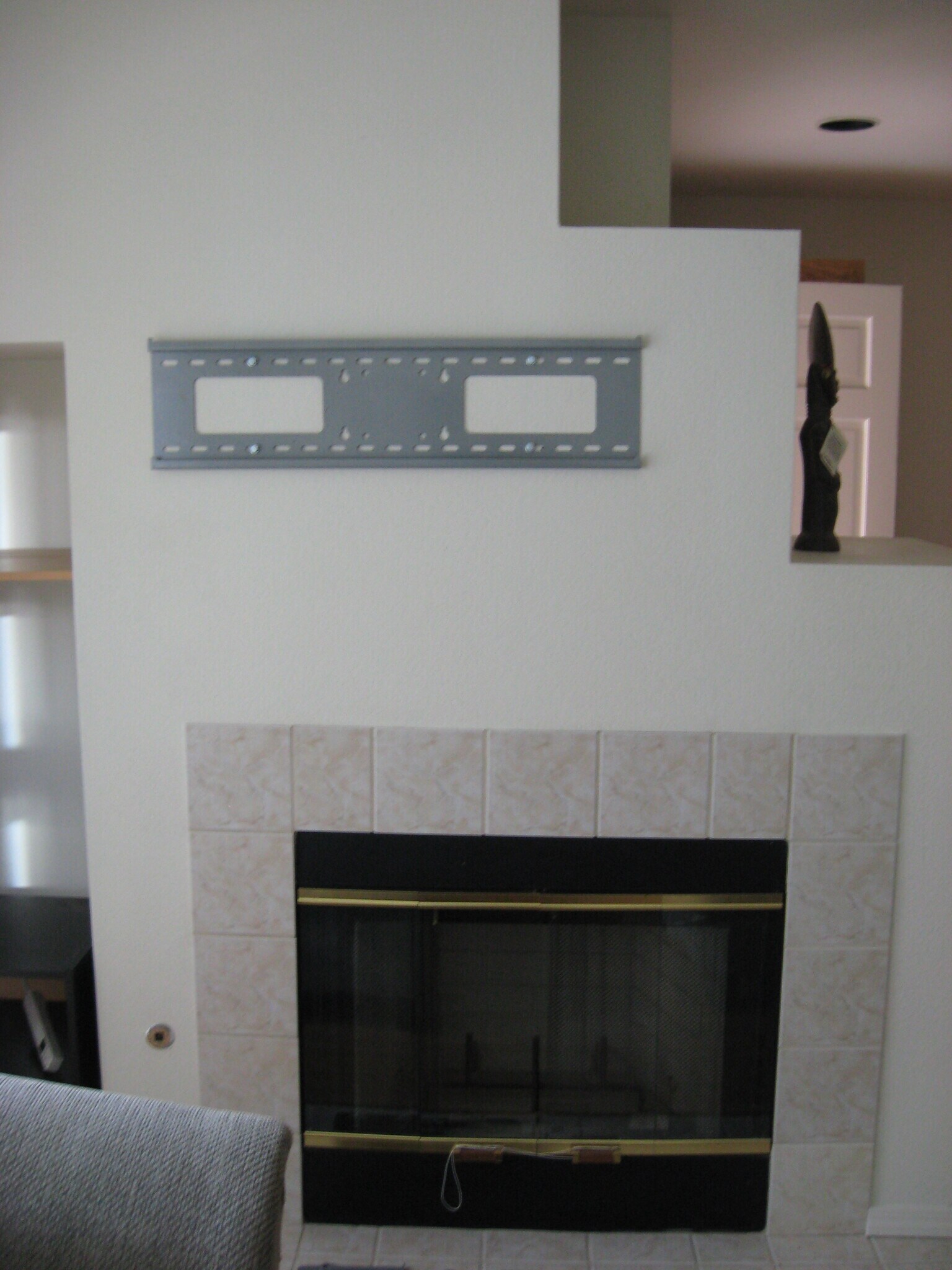 Living room fireplace and TV stand for big flat TV - 6999 Rodling Dr