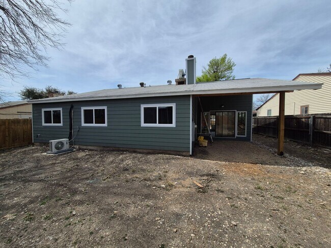 Building Photo - 4018 Sunrise Cove Dr