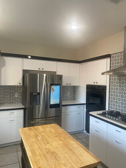 Building Photo - 2116 Rhonda Ter