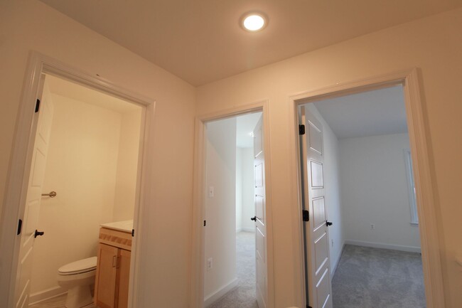 Building Photo - Newer Construction End Unit Townhome Near ...