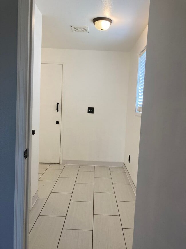 Building Photo - Modern Two-Story 4-Bedroom Home with Firep...