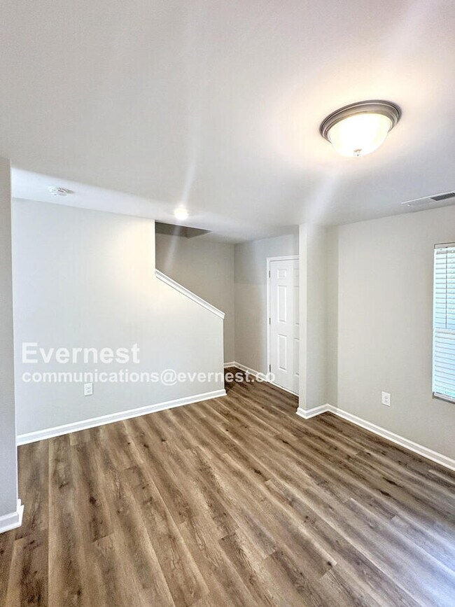 Building Photo - 15 Sloane Ct