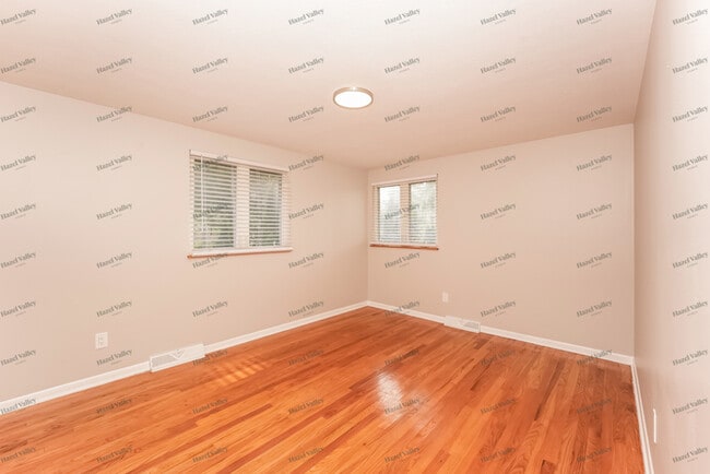 Building Photo - 6039 Sherwood Dr