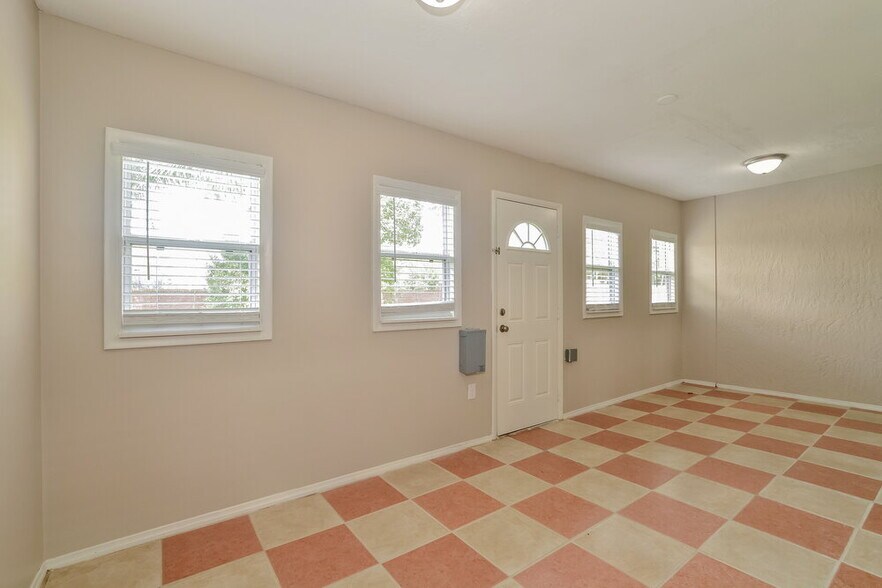 Building Photo - 548 Matilda Pl